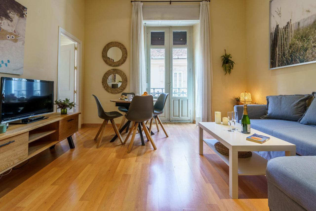 Bright Two-Bedroom Apartment In The Historic Center Малага Экстерьер фото
