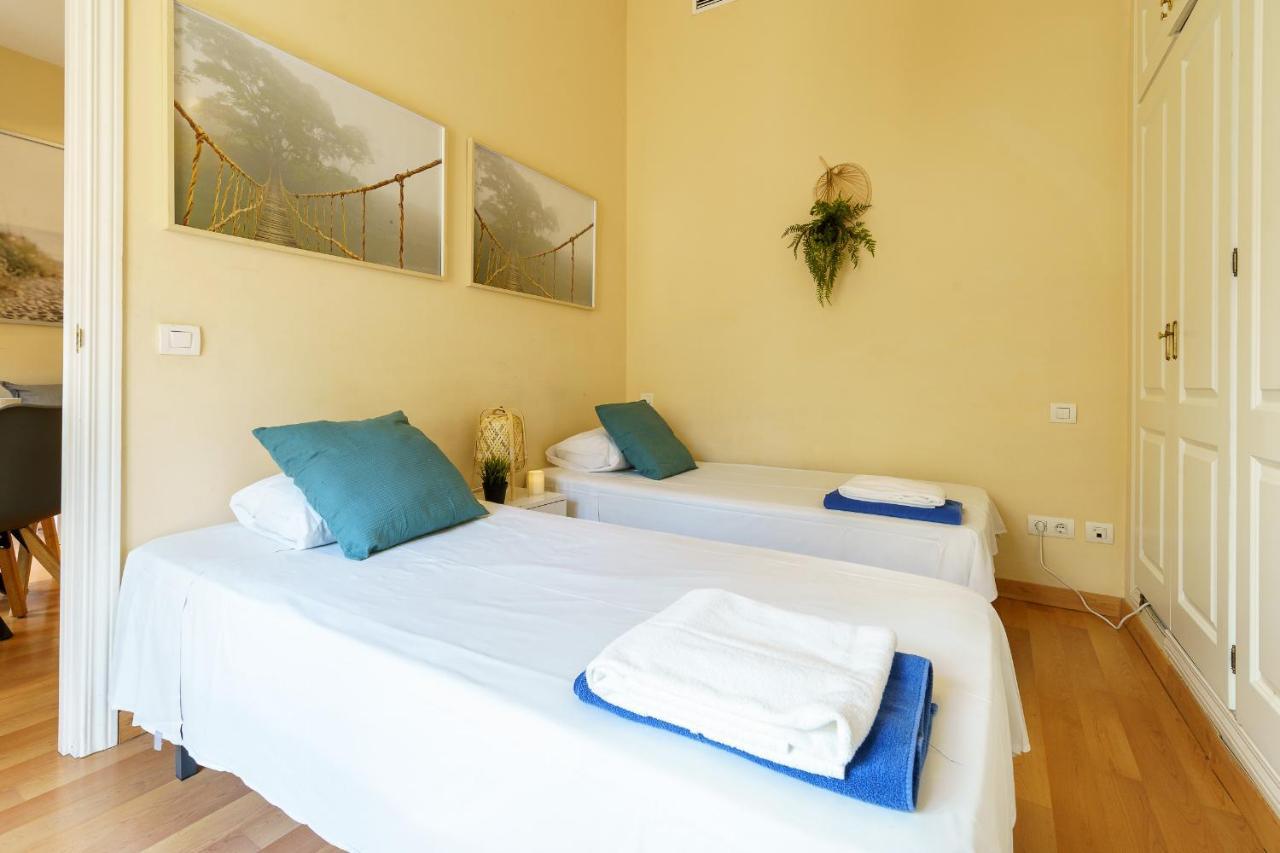 Bright Two-Bedroom Apartment In The Historic Center Малага Экстерьер фото