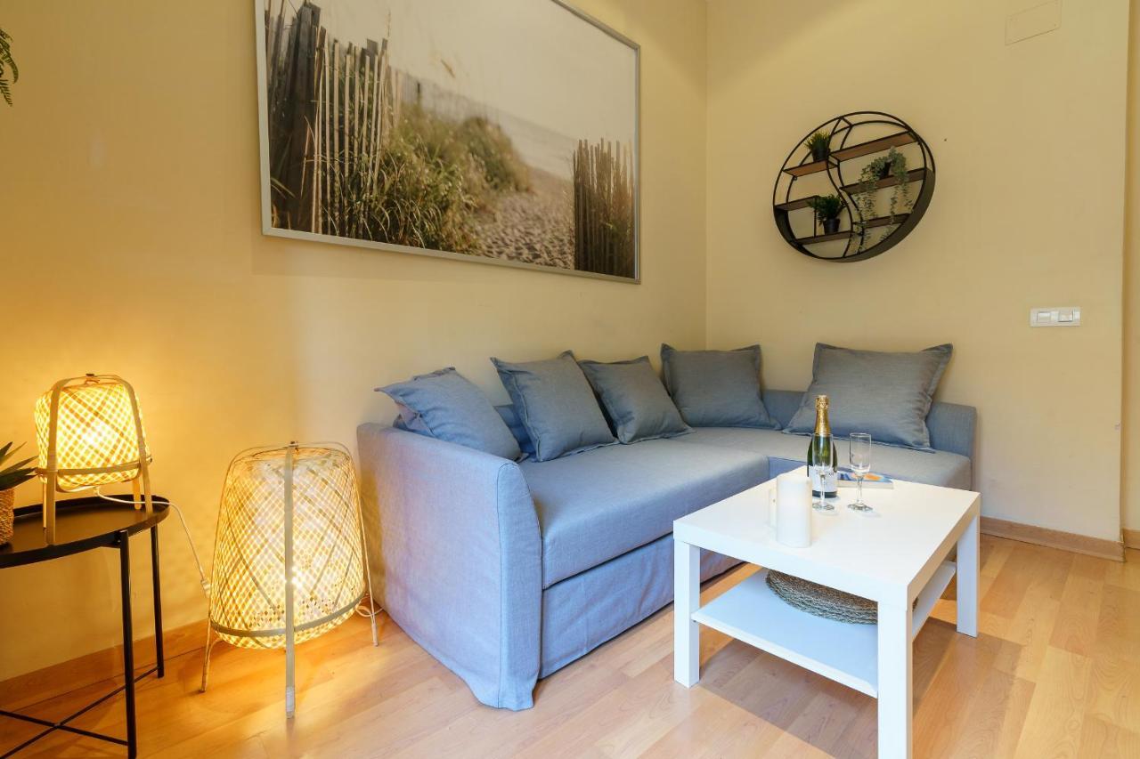 Bright Two-Bedroom Apartment In The Historic Center Малага Экстерьер фото